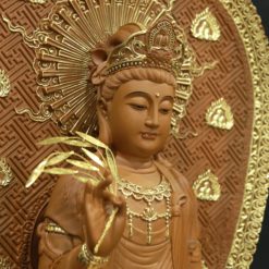 Tuong Quan Am Bo Tat Ngoi Dai Sen Co La De Vien Vang Bang Go Nguyen Mau Cao 48cm Tong La De 6 5