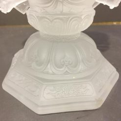 Tượng Thiên Thủ Quan Âm Ngồi, Chất Liệu Lưu Ly Màu Trắng, Kích Thước 21x16x13cm 1 Tuong Thien Thu Quan Am Ngoi Chat Lieu Luu Ly Mau Trang Kich Thuoc 21x16x13cm 1