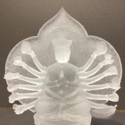 Tượng Thiên Thủ Quan Âm Ngồi, Chất Liệu Lưu Ly Màu Trắng, Kích Thước 21x16x13cm 4 Tuong Thien Thu Quan Am Ngoi Chat Lieu Luu Ly Mau Trang Kich Thuoc 21x16x13cm 4