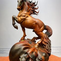 Tượng ngựa gỗ phong thủy bằng gỗ trắc đỏ đen 1 Tuong ngua go phong thuy bang go trac do den 1