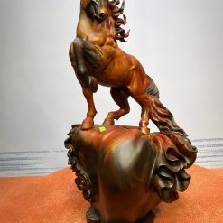 Tượng ngựa gỗ phong thủy bằng gỗ trắc đỏ đen 2 Tuong ngua go phong thuy bang go trac do den 4