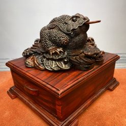 Cóc ngậm tiền bằng gỗ trắc đỏ đen 3 Cóc ngậm tiền bằng gỗ trắc đỏ đen