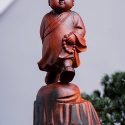 Tượng chú tiểu gỗ trắc 20cm 2 Tượng chú tiểu gỗ trắc 20cm