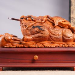 Tượng cóc ngậm tiền bằng gỗ hương ta