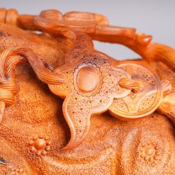 Tượng cóc ngậm tiền bằng gỗ hương ta