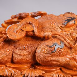 Tượng cóc ngậm tiền bằng gỗ hương ta