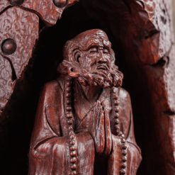 Tượng Đạt Ma ngồi thiền bên chuông gỗ trắc SP7020 3 Tượng Đạt Ma ngồi thiền bên chuông gỗ trắc SP7020