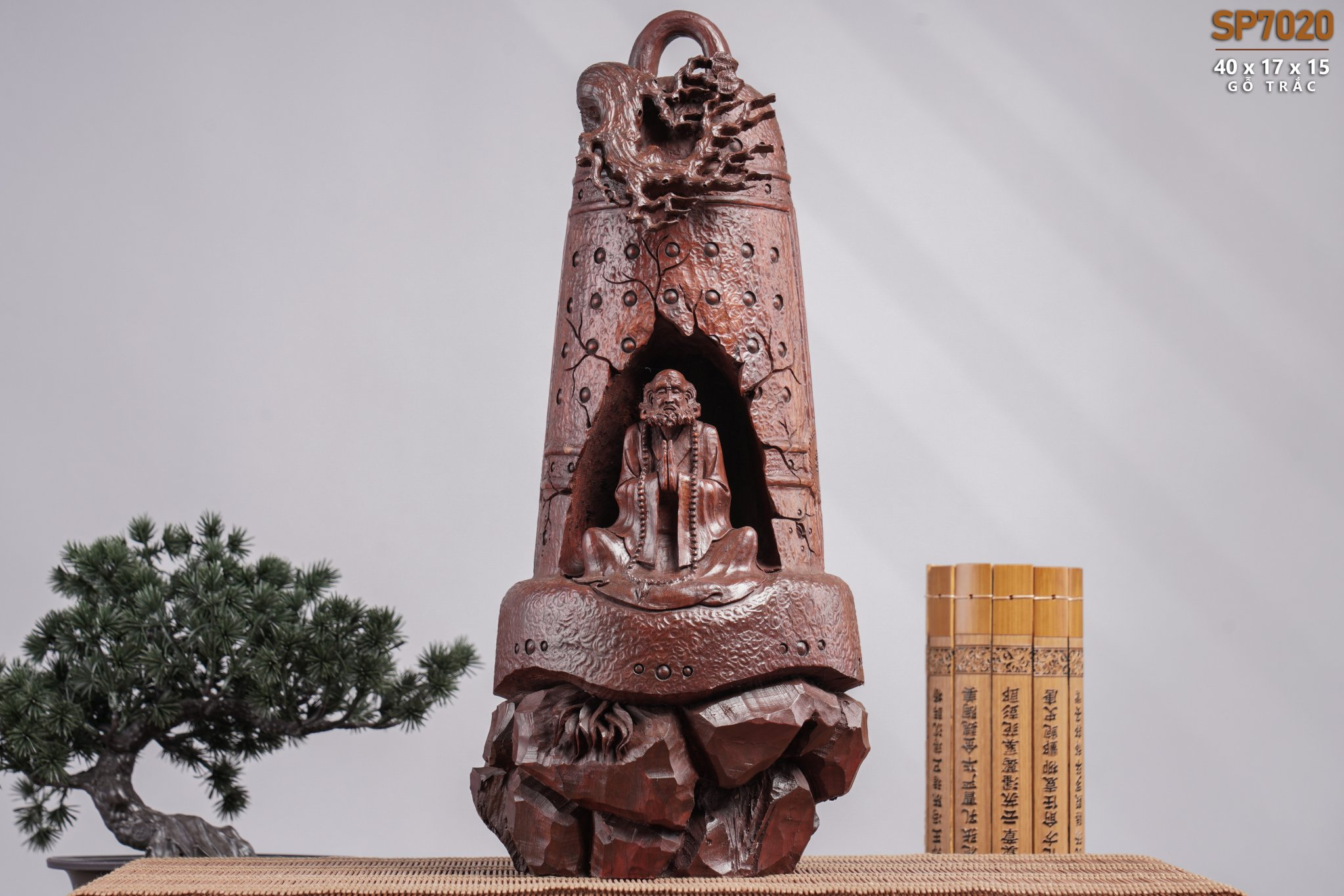 Tượng Đạt Ma Ngồi Thiền Gỗ Trắc Bên Chuông | HomeAZ.vn Tượng Đạt Ma Ngồi Thiền Gỗ Trắc Bên Chuông | HomeAZ.vn