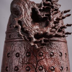 Tượng Đạt Ma ngồi thiền bên chuông gỗ trắc SP7020 5 Tượng Đạt Ma ngồi thiền bên chuông gỗ trắc SP7020