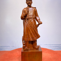 Tượng Hưng Đạo Đại Vương Trần Quốc Tuấn