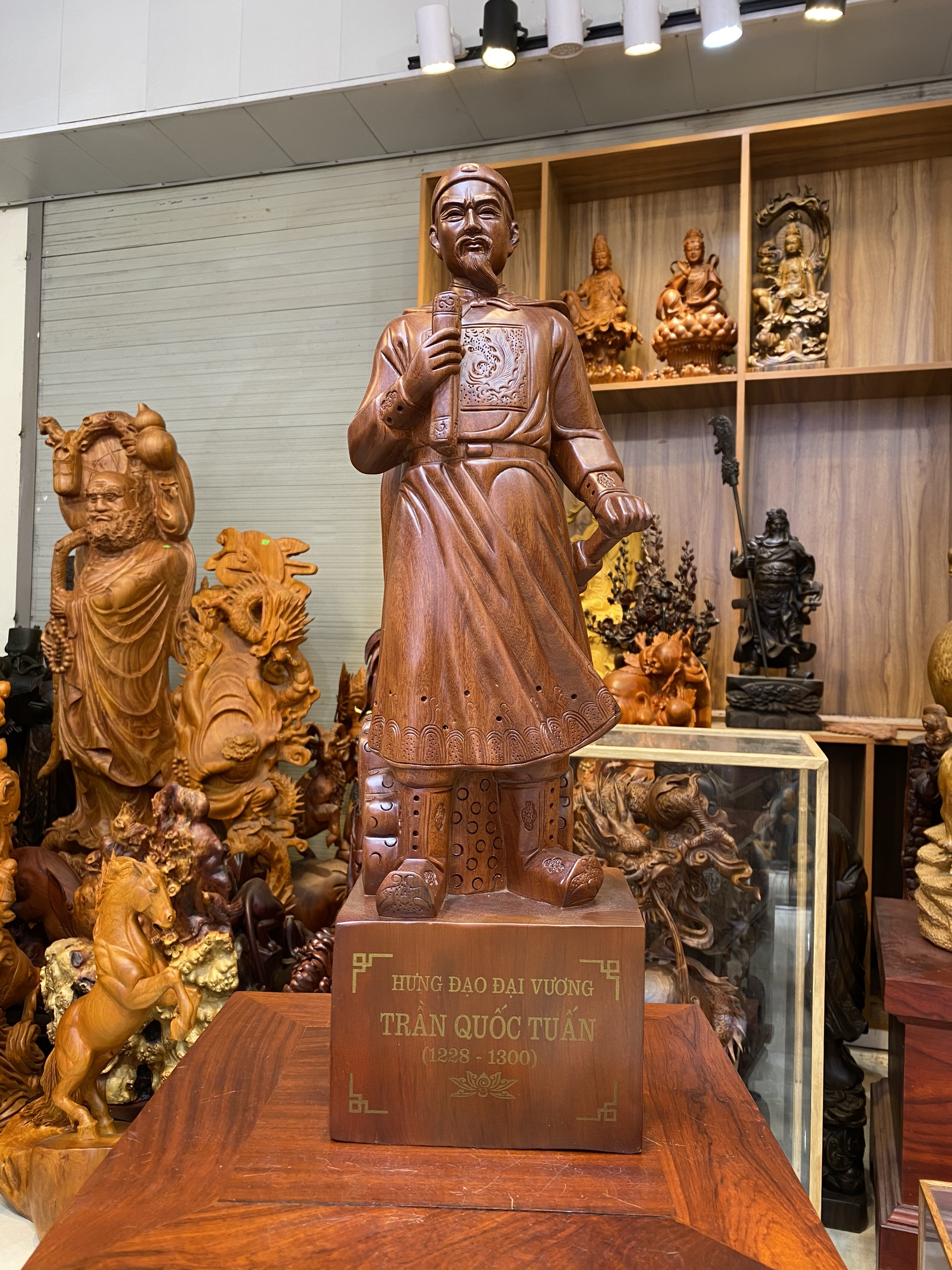 Tượng Gỗ Trần Quốc Tuấn - Tượng Hưng Đạo Vương Trần Quốc Tuấn Đẹp Tượng Gỗ Trần Quốc Tuấn - Tượng Hưng Đạo Vương Trần Quốc Tuấn Đẹp