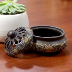 Lư Xông Trầm Bằng Gốm Sứ Màu Nâu, Kích Thước 12cm*8,5cm*8cm 10 Lu Tram Xong Nau In Hoa Tiet Duong Kinh 8cm 1