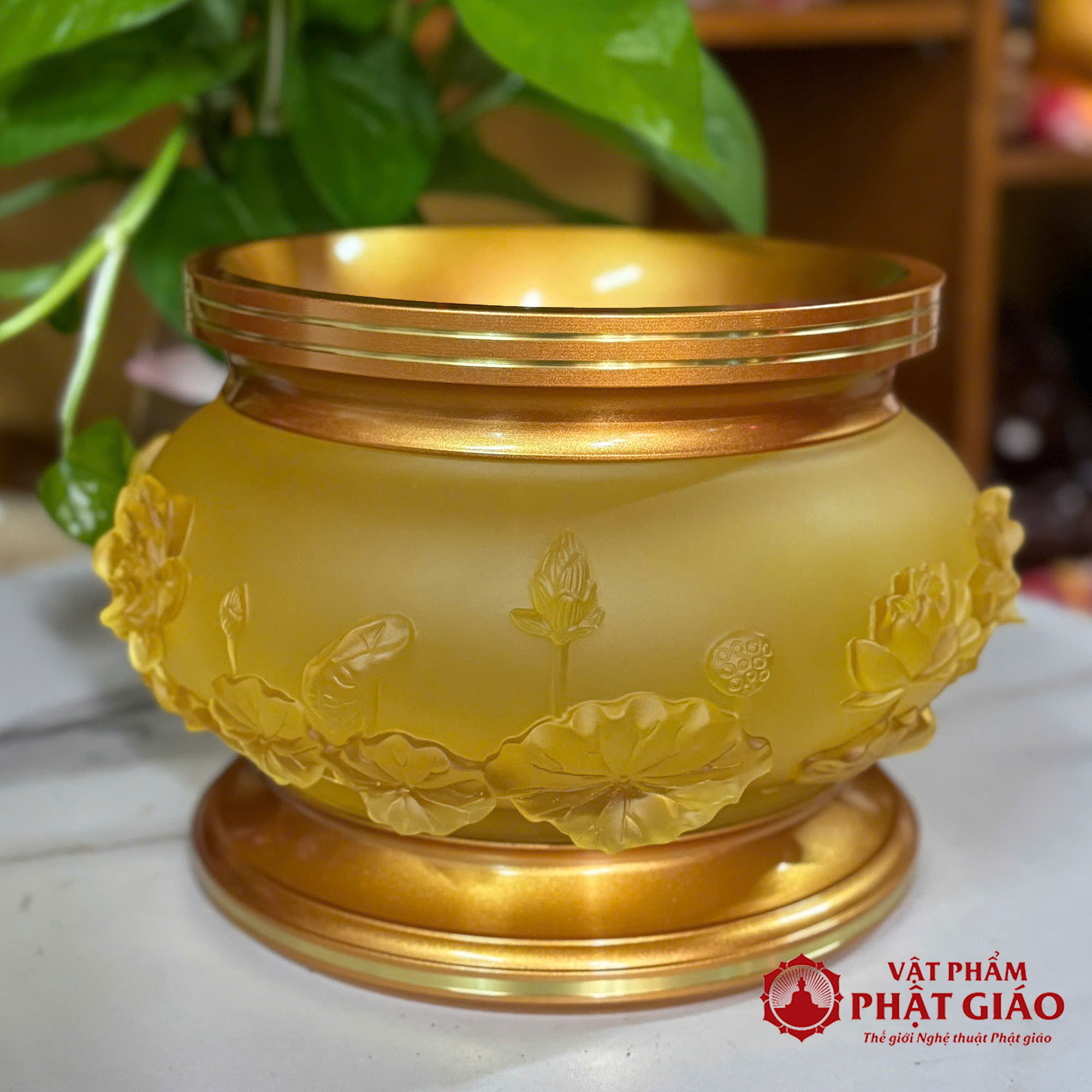 Bộ Đồ Thờ Bằng Lưu Ly Sen Nổi 26 Bộ đồ thờ bằng lưu ly sen nổi – góc nhìn khác