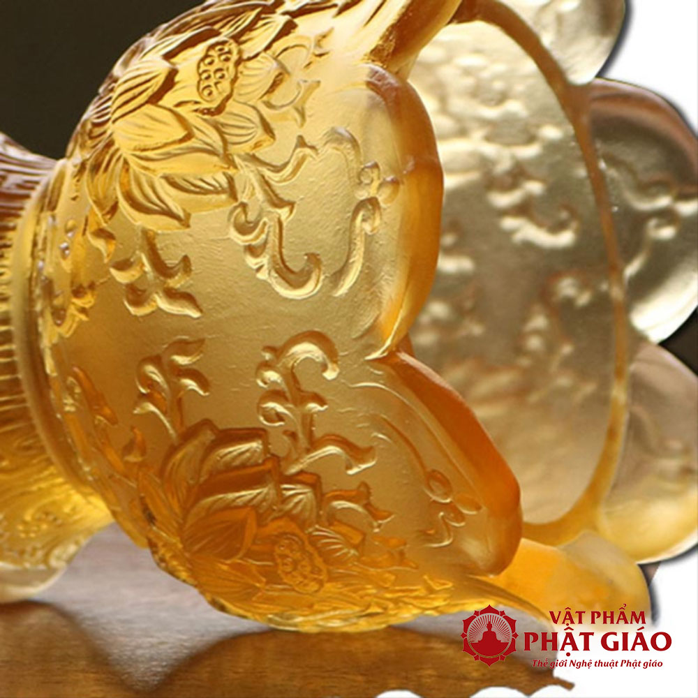 Đèn Dầu Lưu Ly Mầu Vàng, Cao 16cm den dau luu ly mau vang hoa sen noi cao 16cm vat pham phat giao la boi 5