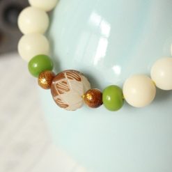 Chuỗi Vòng Đeo Tay Hạt Bồ Đề Charm Hoa Sen Màu Trắng Ngà, 10mm 3 chuoi vong deo tay charm hoa sen hat goc bo de mau trang nga 10mm 2