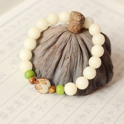 Chuỗi Vòng Đeo Tay Hạt Bồ Đề Charm Hoa Sen Màu Trắng Ngà, 10mm 8 chuoi vong deo tay charm hoa sen hat goc bo de mau trang nga 10mm 7