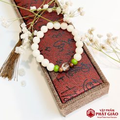 Chuỗi Vòng Đeo Tay Hạt Bồ Đề Charm Hoa Sen Màu Trắng Ngà, 10mm 9 chuoi vong deo tay hat goc bo de charm hoa sen mau trang nga 10mm