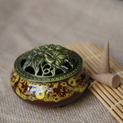 Lư Xông Trầm Hương Tròn Gốm Sứ Nắp Sắt Hoa Văn, Kích Thước 9.8x7.2cm 3 lu xong tram huong hoa van xanh la 2