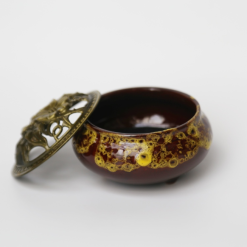 Lư Xông Trầm Hương Tròn Gốm Sứ Nắp Sắt Hoa Văn, Kích Thước 9.8x7.2cm 2 lu xong tram huong hoa van xanh la 3