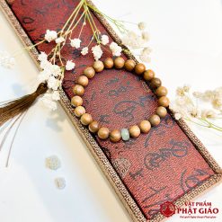 vong tay go dan huong charm ngoc luc bao xanh trang nha