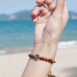 Vòng Tay Trầm Hương Mix Charm Bánh Xe Pháp Luân Bạc Và Hoa Trầm Tốc 6mm 9 L1050912