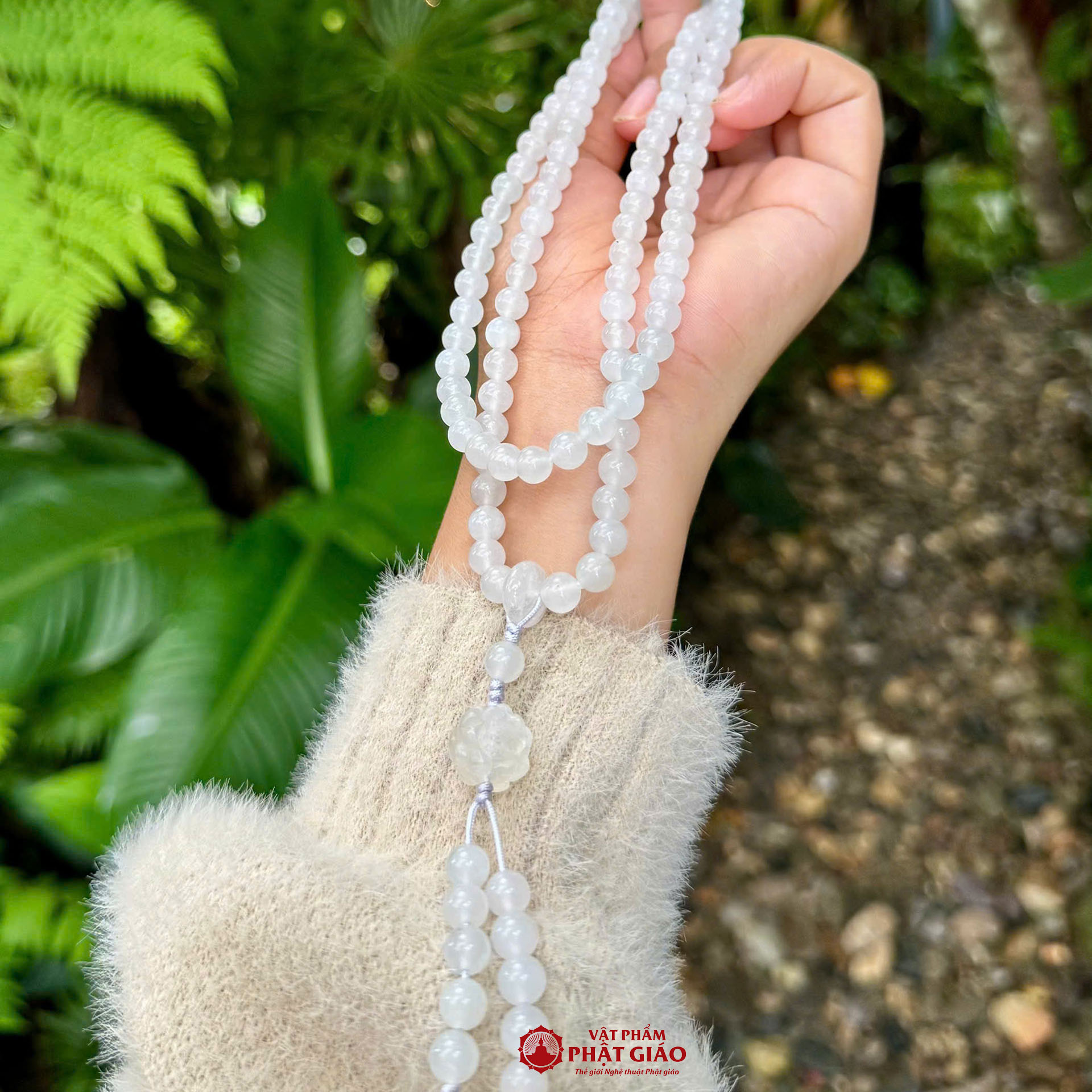 trang-hat-bach-ngoc-onyx-108-hat-6mm-mix-charm-hoa-sen-thach-anh-trang-4 trang hat bach ngoc onyx 108 hat 6mm mix charm hoa sen thach anh trang 4