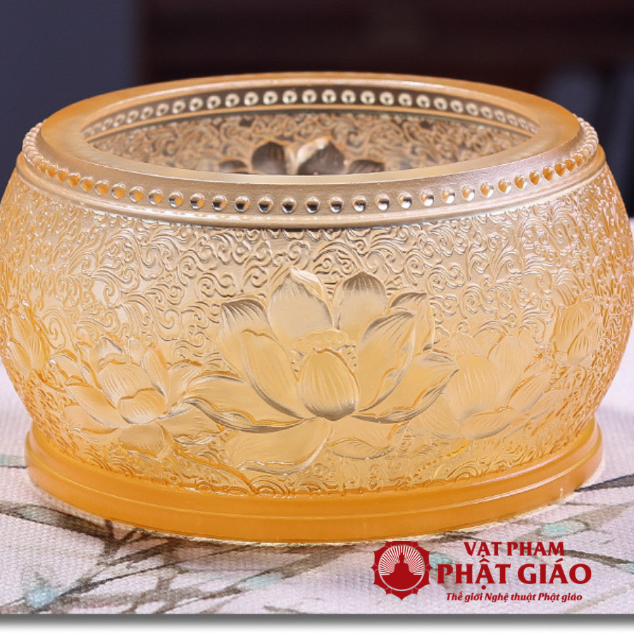 Bình Bông Thờ Phật Bằng Lưu Ly Trong Suốt Họa Tiết Hoa Sen Tinh Tế 1 Binh Bong Tho Phat Bang Luu Ly Trong Suot Hoa Tiet Hoa Sen Tinh Te 1