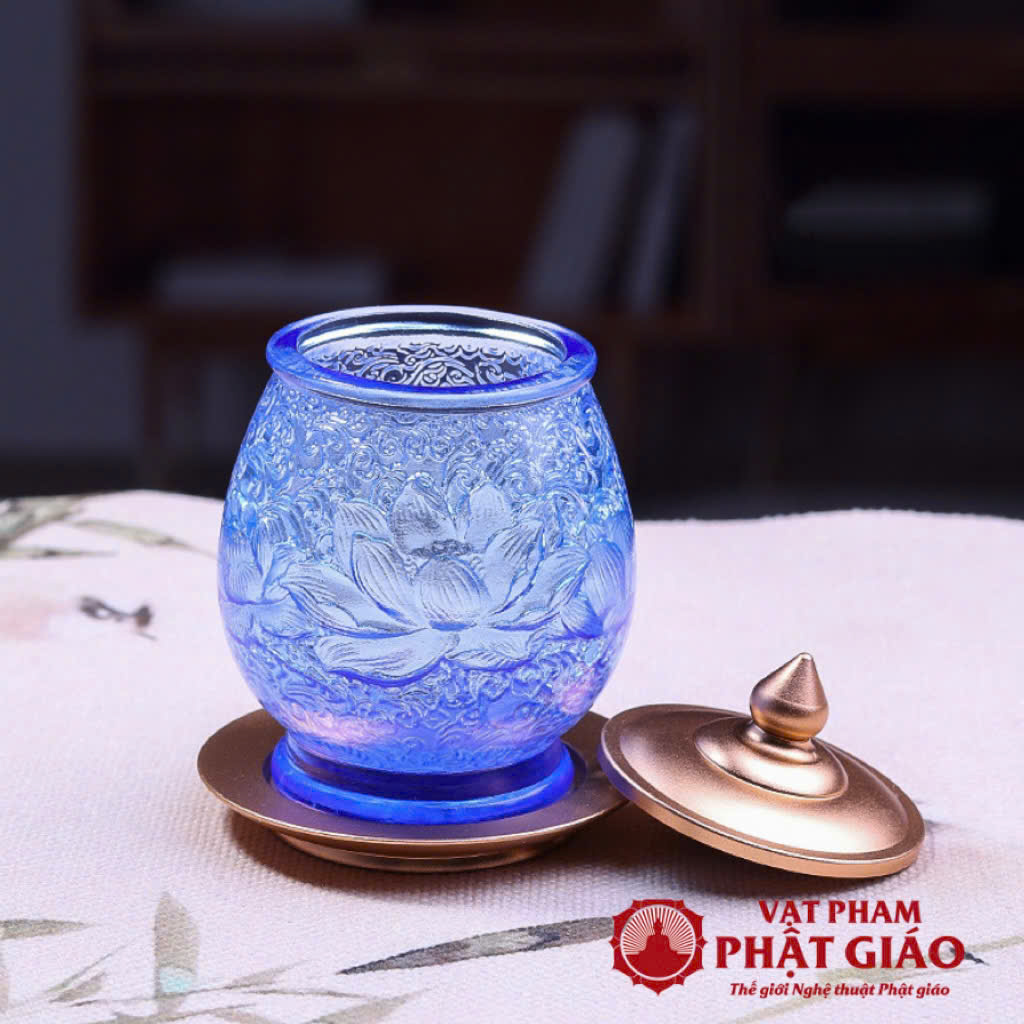 Cốc Nước Thờ Lưu Ly Họa Tiết Hoa Sen Màu Xanh Coban 1 Coc Nuoc Tho Luu Ly Hoa Tiet Hoa Sen Mau Xanh Coban 1