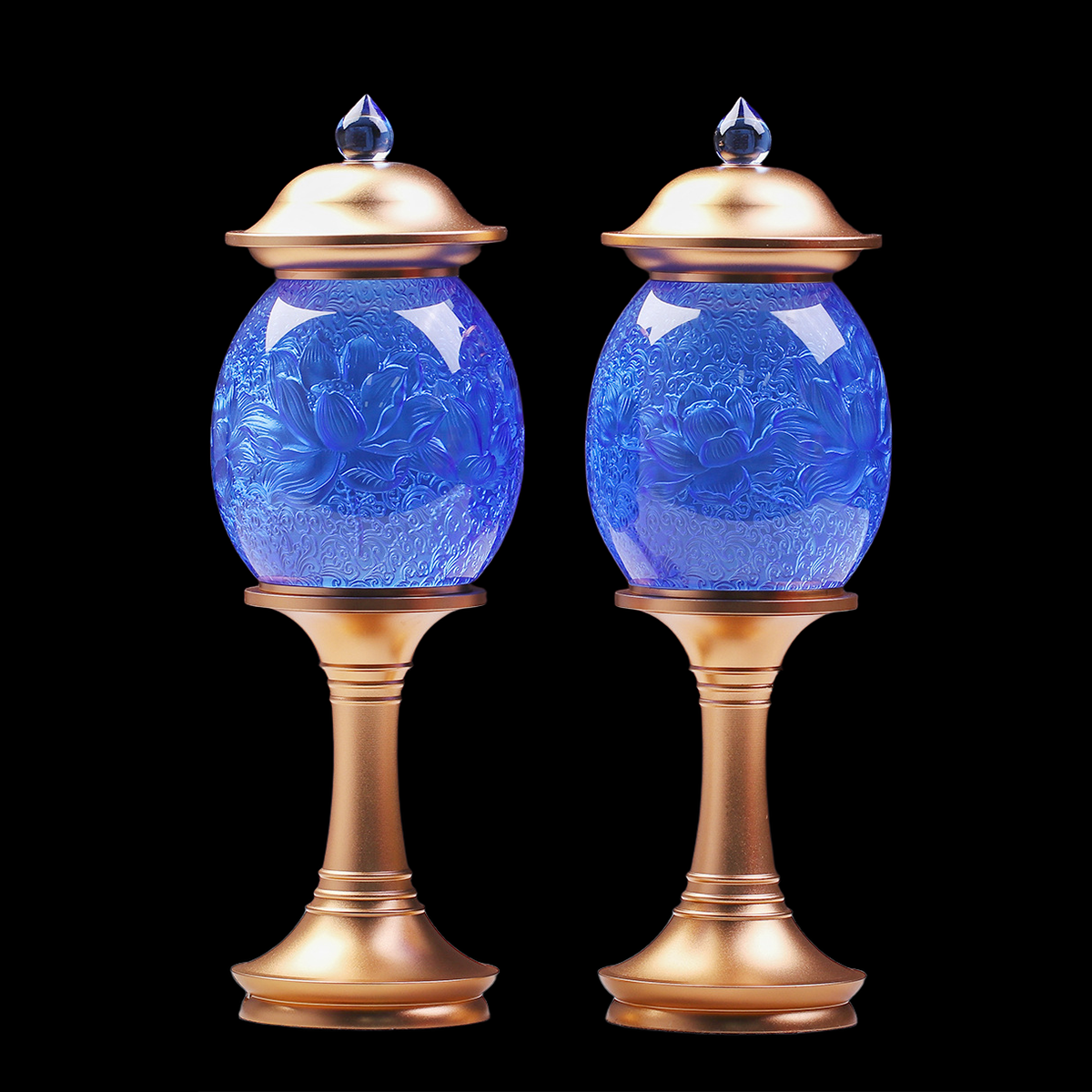 Đôi Đèn Thờ Lưu Ly Họa Tiết Hoa Sen Màu Xanh Coban, Nhiều Kích Cỡ 1 Doi Den Tho Luu Ly Hoa Tiet Hoa Sen Mau Xanh Coban Nhieu Kich Co 1