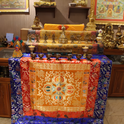 Khăn Phủ Bàn Thờ Phật Tây Tạng 120x120cm – Họa Tiết Kim Cang Chử