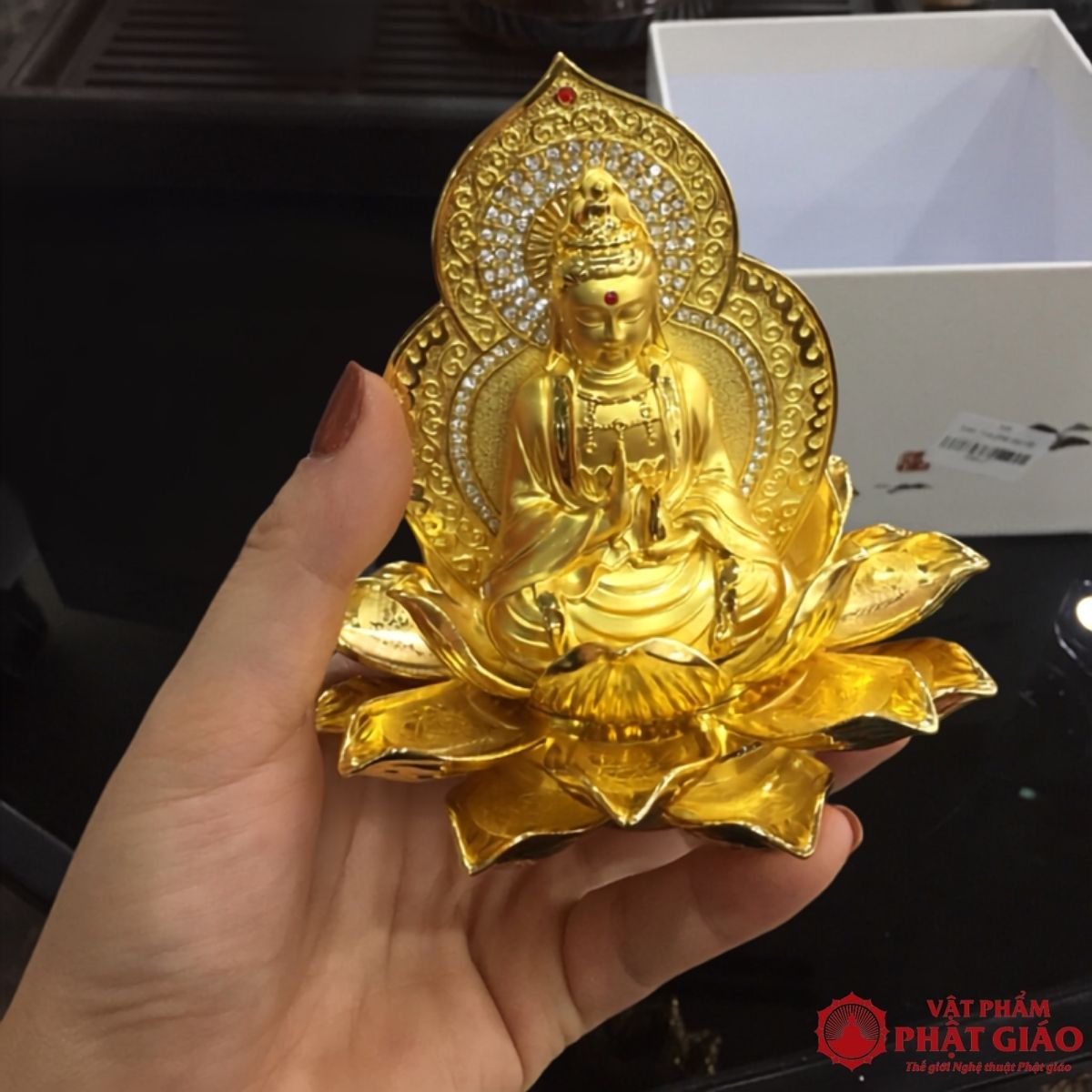 Tượng Phật Quan Âm Tọa Đài Sen Cao Cấp Để Ô Tô 17 tuong phat quan am toa dai sen cao cap de o to 3