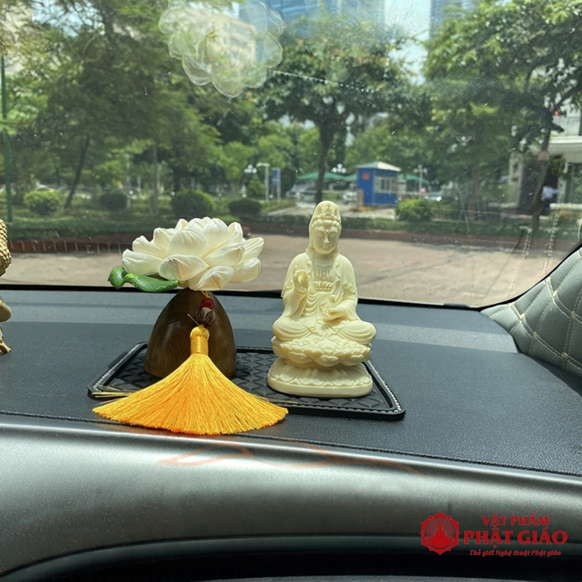 Tượng Phật Bà Quan Âm Để Ô Tô Bằng Ngọc Ngà 2 Tượng Phật Bà Quan Âm Để Ô Tô Bằng Ngọc Ngà - Ảnh 2